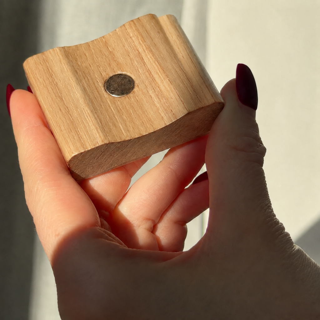 Magnetisk skohorn i tre med veggfeste – bilde 4