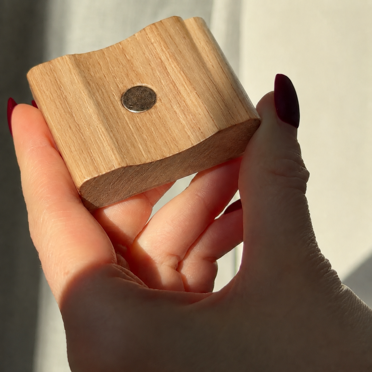 Magnetisk skohorn i tre med veggfeste – bilde 4