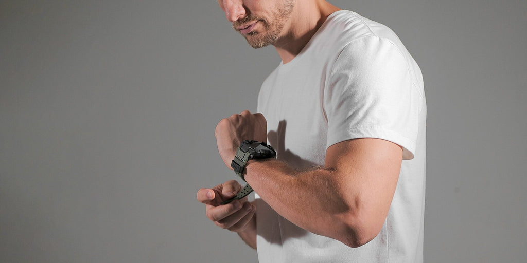 Shield Protect – Livsstil mann sjekker