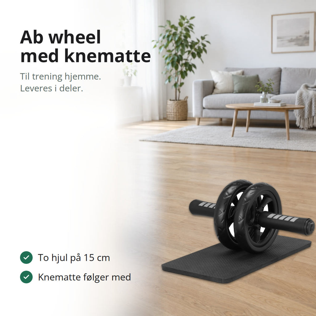 Ab wheel med to svarte hjul og skumhåndtak på en svart knematte, på parkettgulvet i en lys stue
