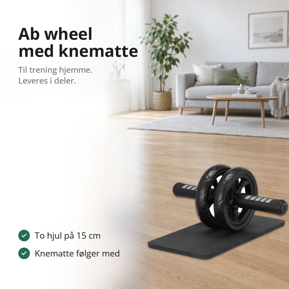 Ab wheel med to svarte hjul og skumhåndtak på en svart knematte, på parkettgulvet i en lys stue