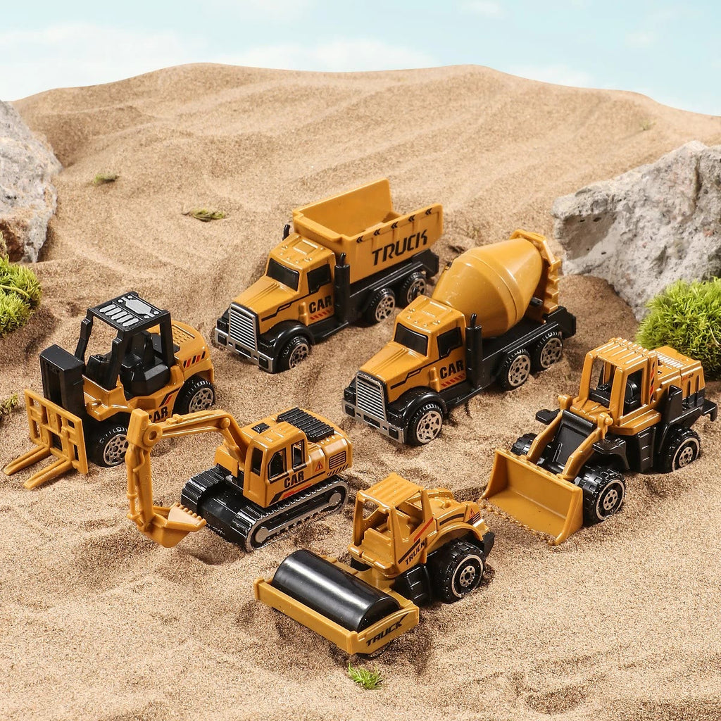 De seks anleggsmaskinene oppstilt i en sandhaug med stein og mose, tippbil og betongbil bakerst