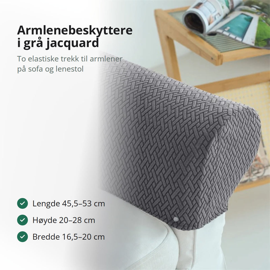 Grått, elastisk armlenetrekk i jacquardstoff tredd over armlenet på en hvit sofa