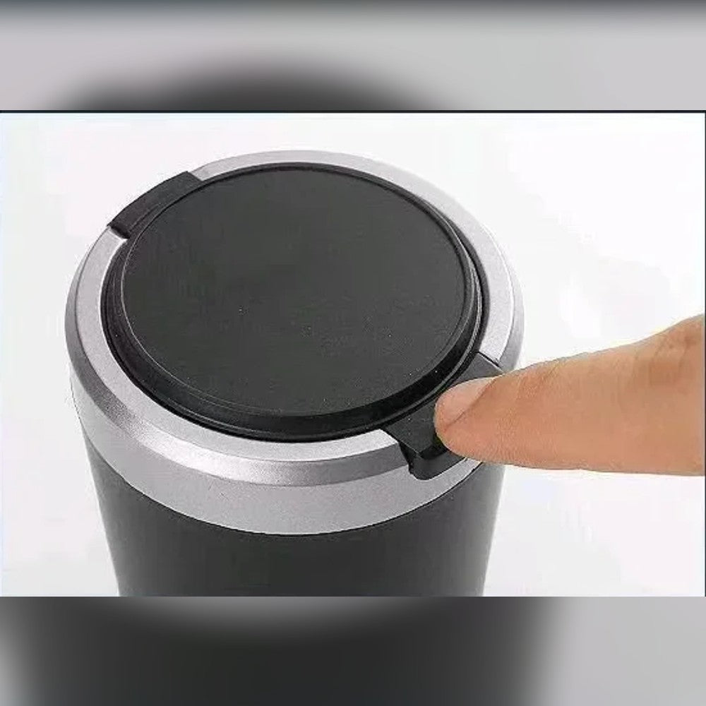 Ett trykk på knappen åpner lokket
