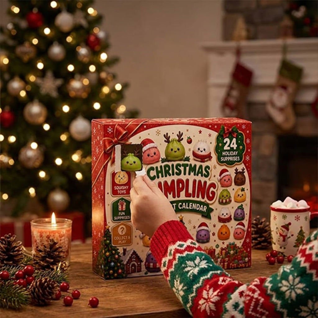Barn åpner en luke i julekalenderen