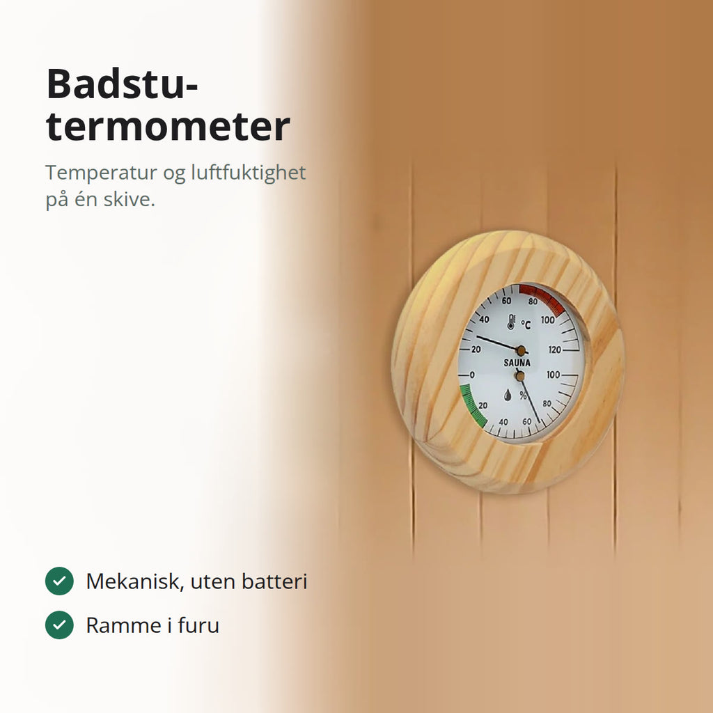 Rundt badstutermometer med hygrometer i fururamme på en panelvegg i badstuen