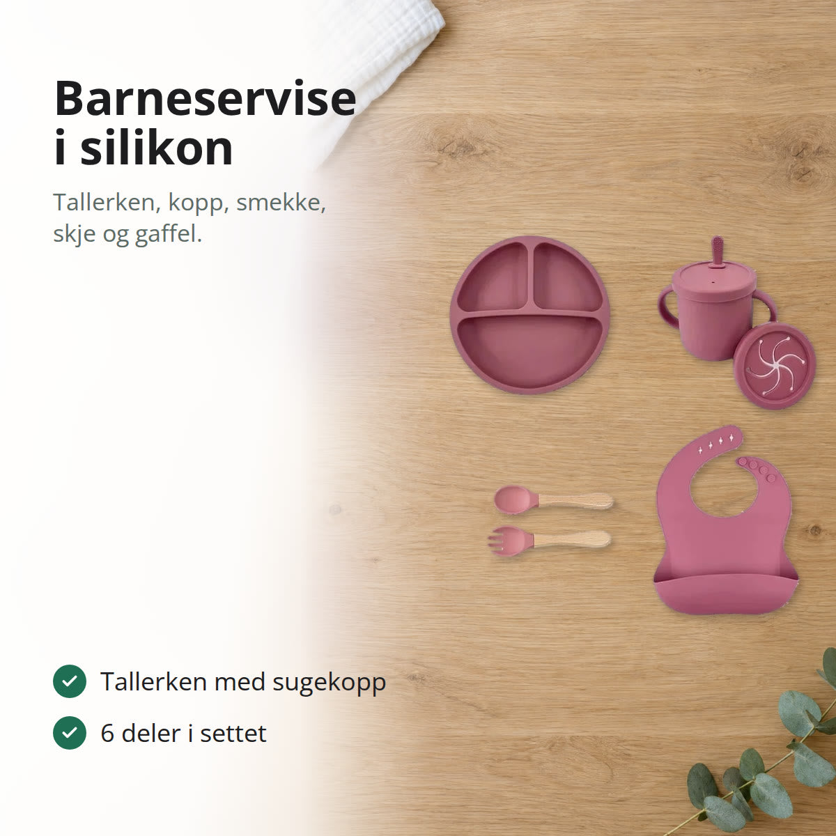 Barneservise i rosa silikon lagt ut på et bord i eik