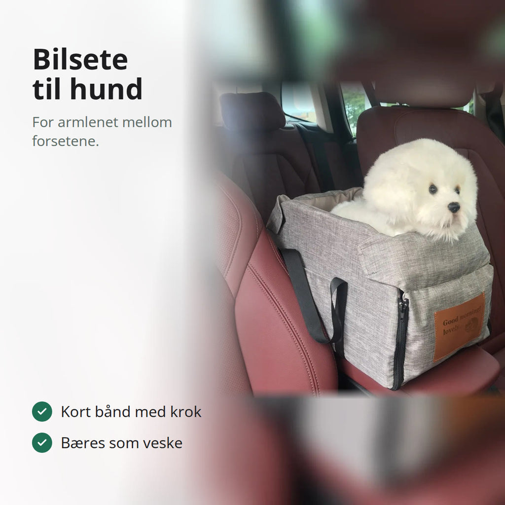 Grått bilsete for liten hund på armlenet mellom forsetene i en bil, med en tøyhund i setet