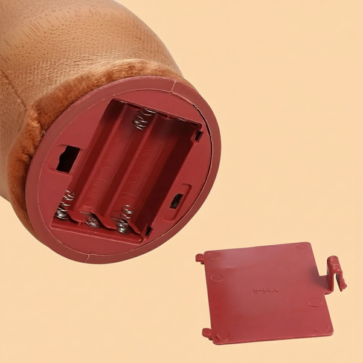 Bunnen av potten med batterirom og lokk