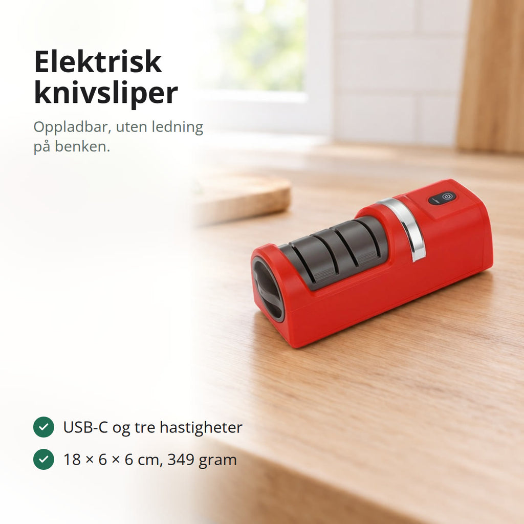 Rød elektrisk knivsliper på en kjøkkenbenk i eik, med skjærefjøl, tomater og basilikum i bakgrunnen