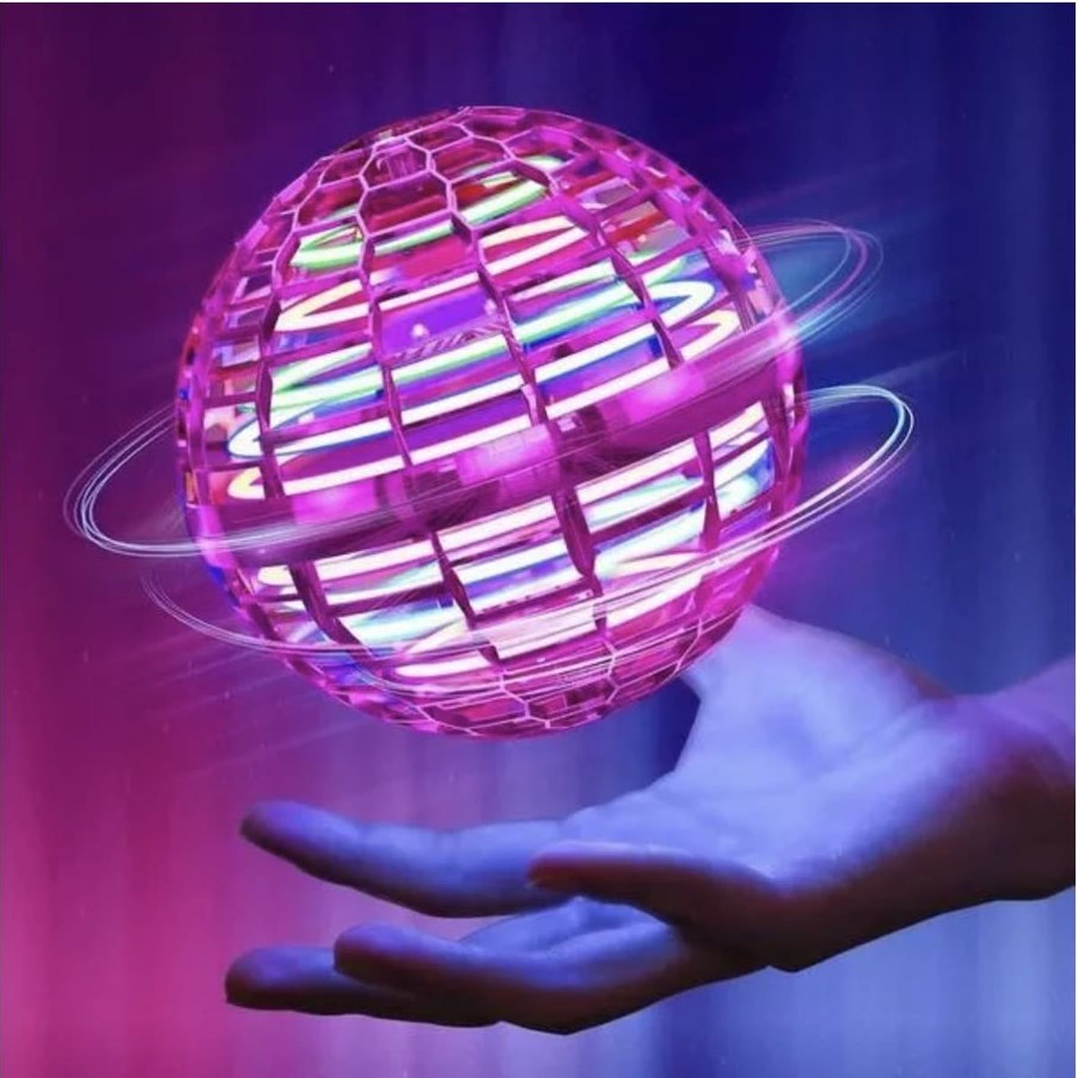 Rosa flyvende LED-ball som svever over en åpen hånd