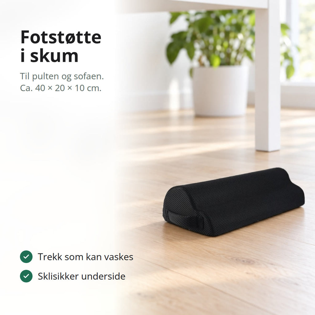 Svart fotstøtte i skum på et lyst tregulv under en skrivepult
