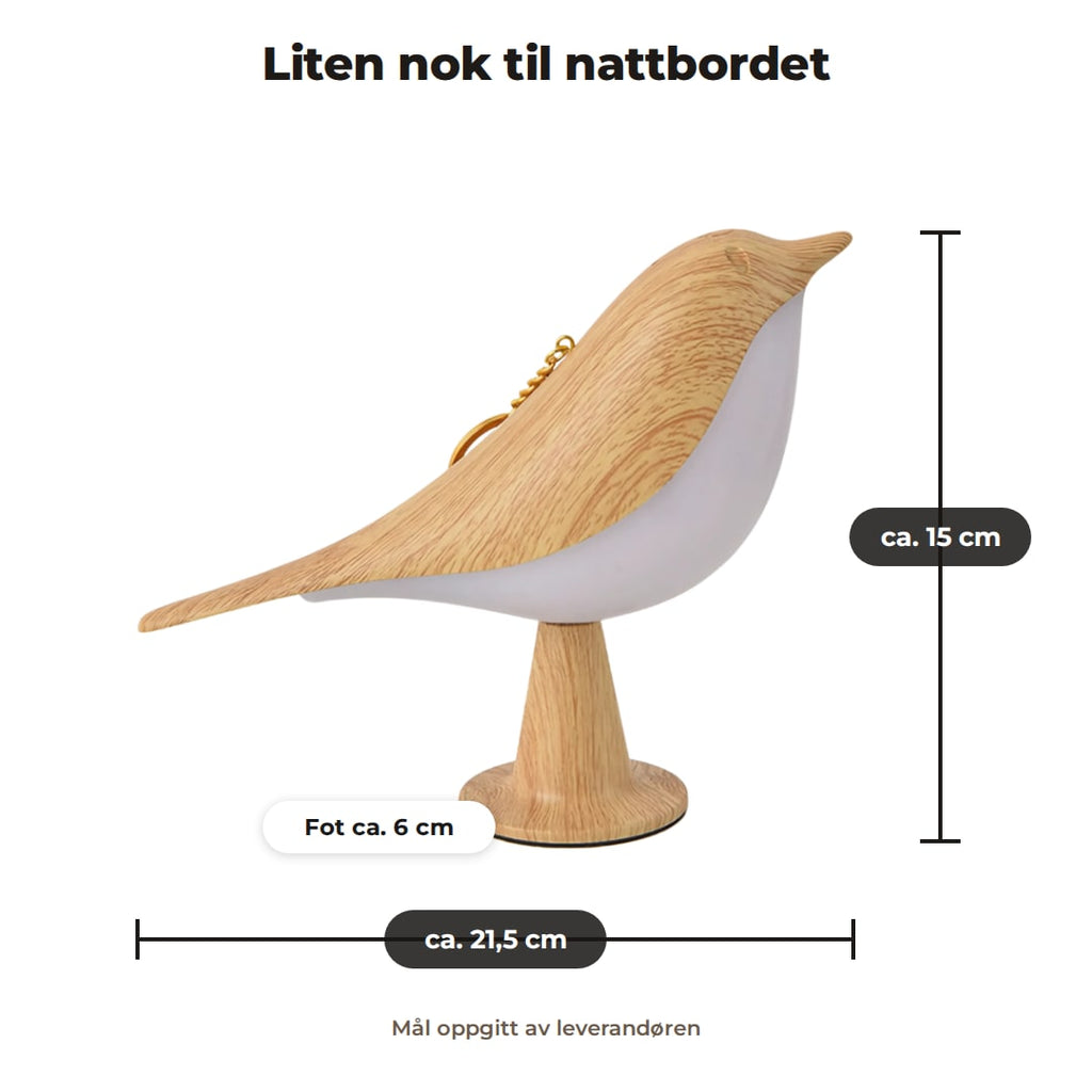 Mål: ca. 15 cm høy, ca. 21,5 cm lang og fot på ca. 6 cm