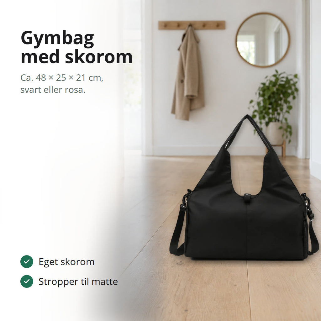 Svart gymbag med skorom og avtakbar skulderstropp, stående på gulvet i en lys gang