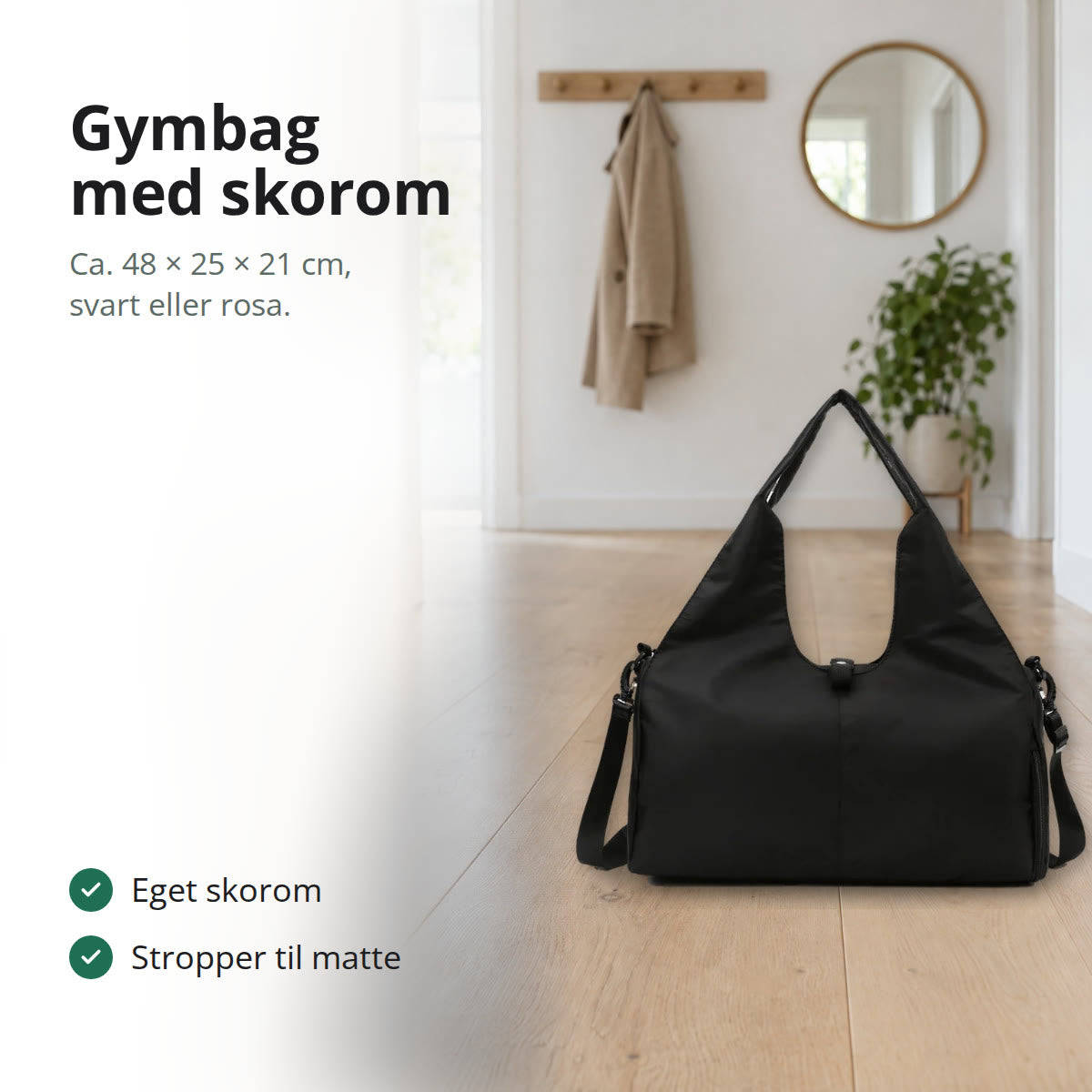 Svart gymbag med skorom og avtakbar skulderstropp, stående på gulvet i en lys gang