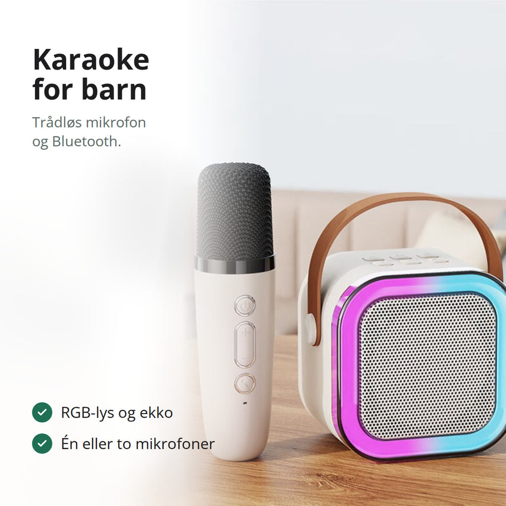 Hvit mini karaokemaskin med trådløs mikrofon i en stue