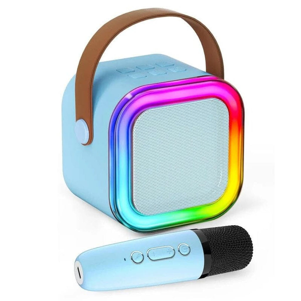 Blå karaokemaskin med lysende RGB-ring og en blå mikrofon ved siden av