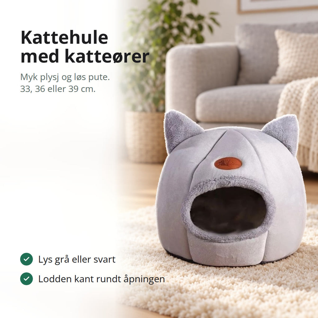 Lys grå kattehule med katteører på et ullteppe i en stue