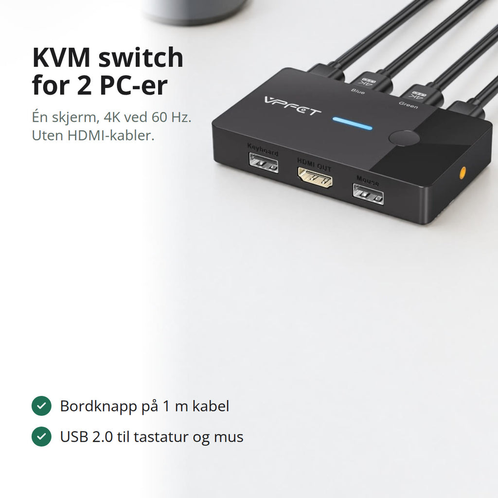 KVM switch i svart med HDMI- og USB-kabler koblet til baksiden, på et hvitt skrivebord i et lyst hjemmekontor