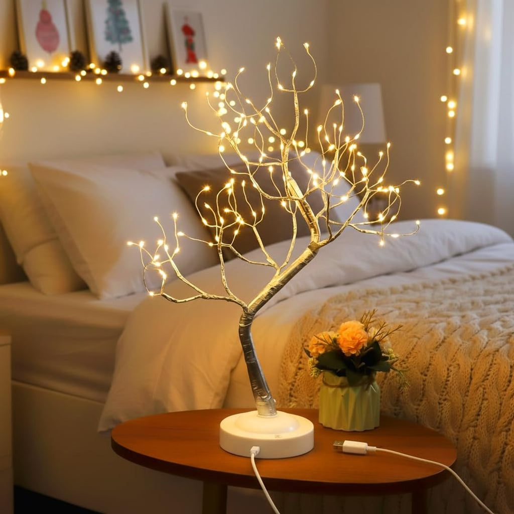LED-treet på nattbordet, koblet til med USB-kabel