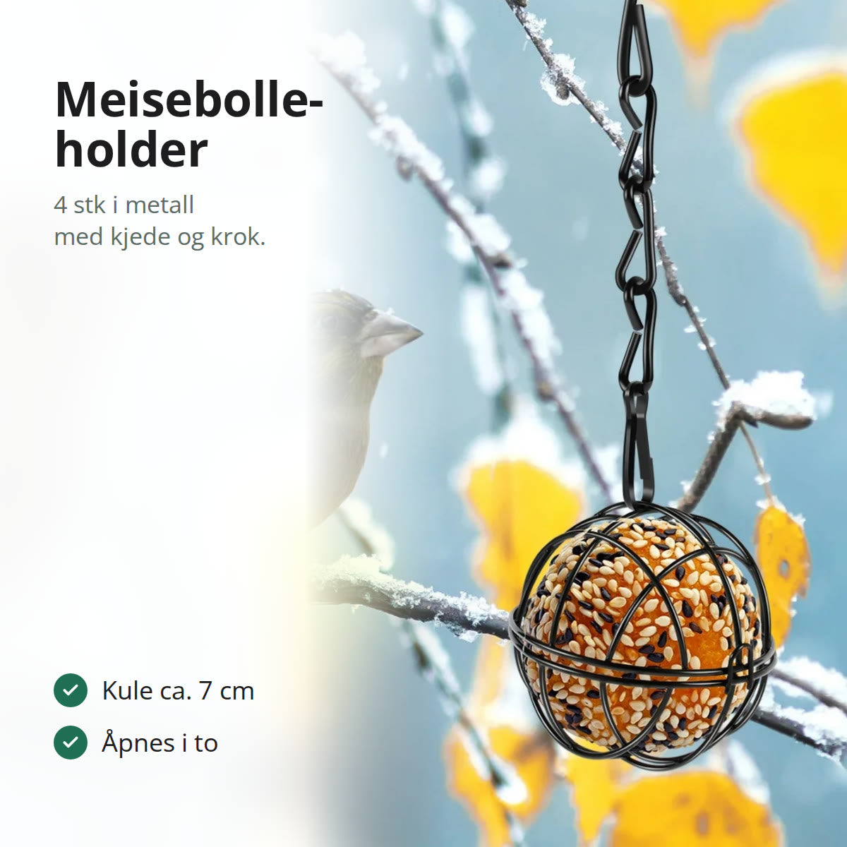 Meisebolleholder i svart metall med meisebolle hengende fra en snødekt gren