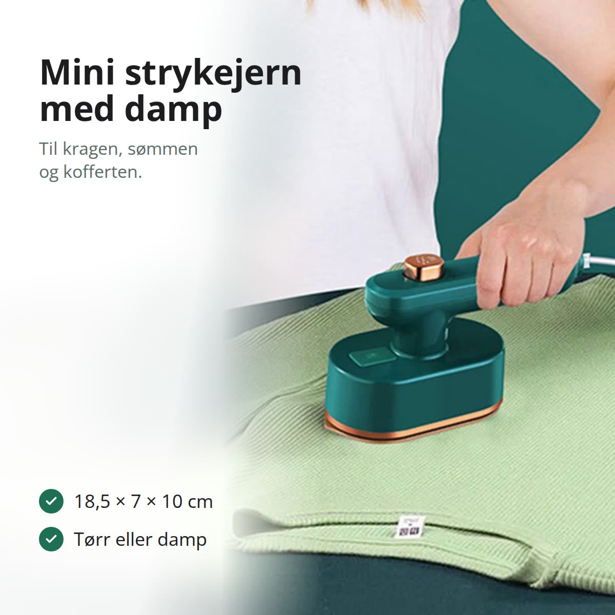 Hånd som stryker en grønn strikkegenser med et lite grønt dampstrykejern
