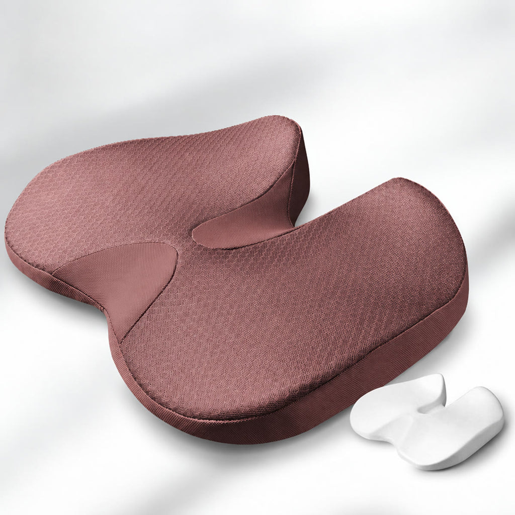 Ortopedisk sittepute i memory foam med utsparing for halebeinet – Brun