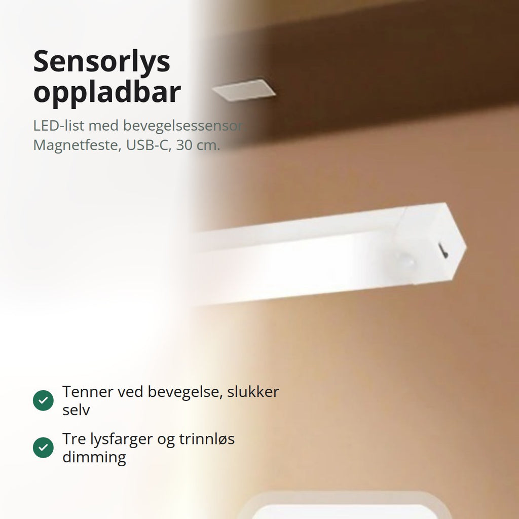 Hvit LED-list med bevegelsessensor montert under et kjøkkenskap, en hånd under lyset