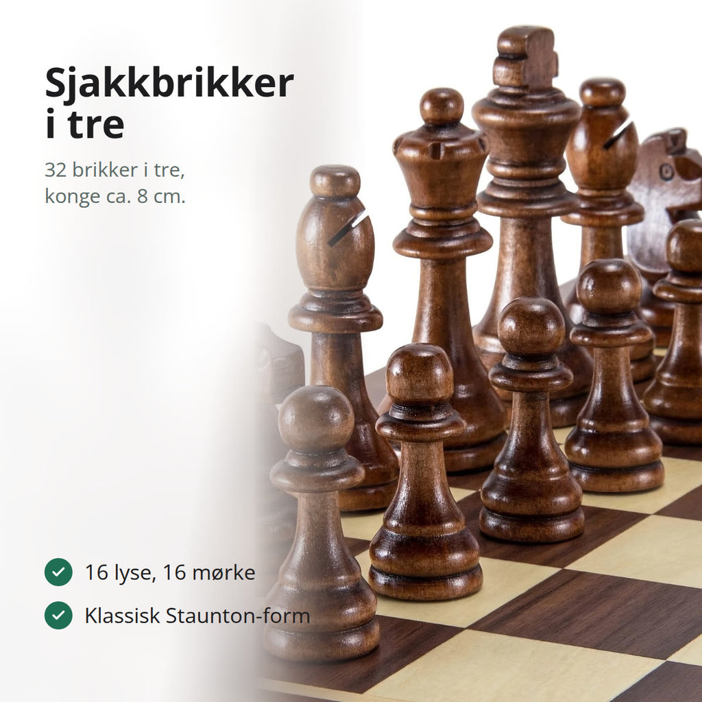Mørke sjakkbrikker i tre med konge og dronning på et sjakkbrett