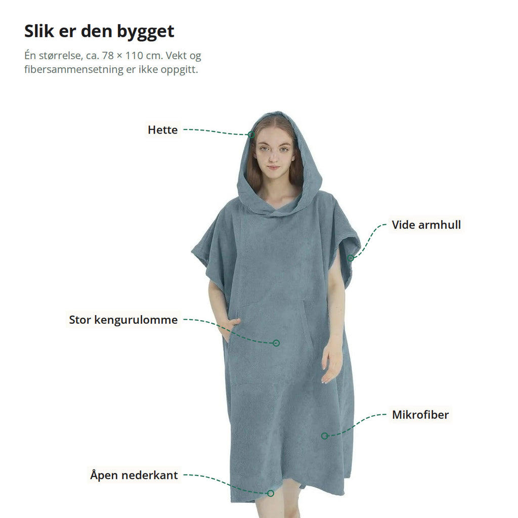 Lyseblå skifteponcho med hetten oppe, merket med hette, stor kengurulomme, åpen nederkant, vide armhull og mikrofiber