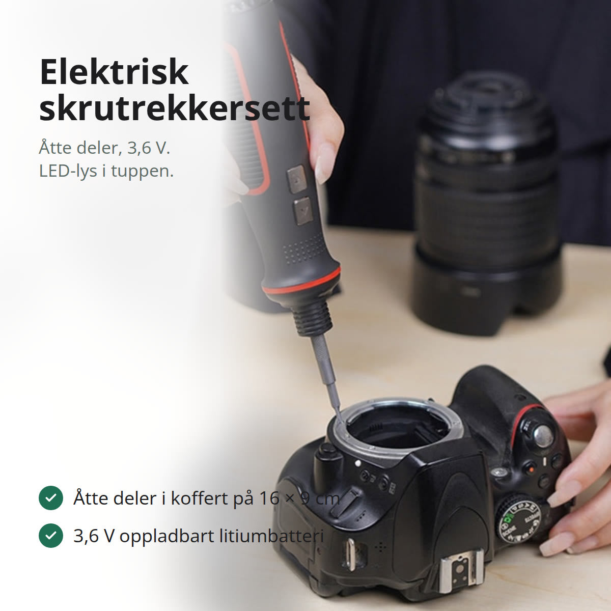Elektrisk skrutrekker i sort og rødt med bits i en koffert på et mørkt underlag