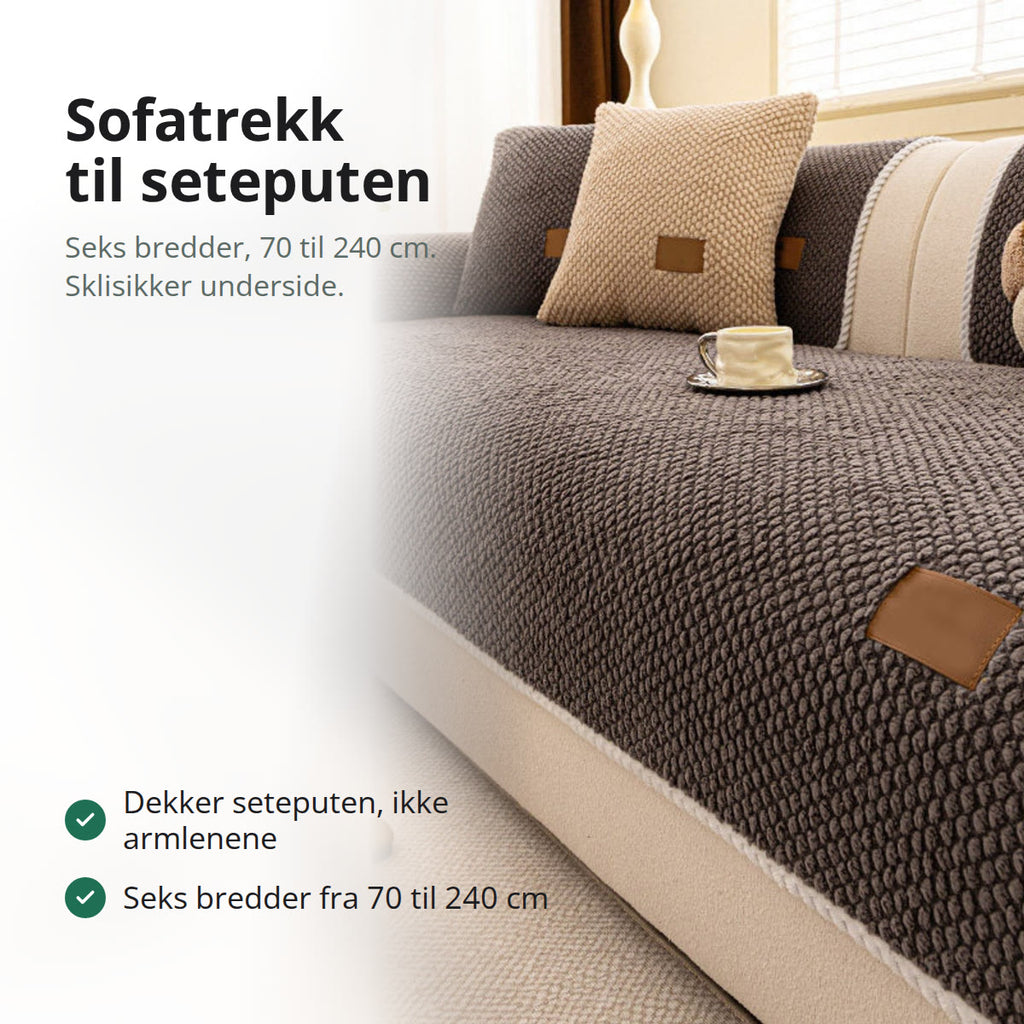 Beige sofatrekk lagt over seteputen på en lys sofa i en stue