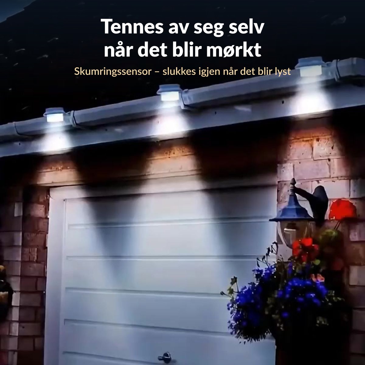 Solcellelampene tennes av seg selv på takrennen over garasjen når det blir mørkt