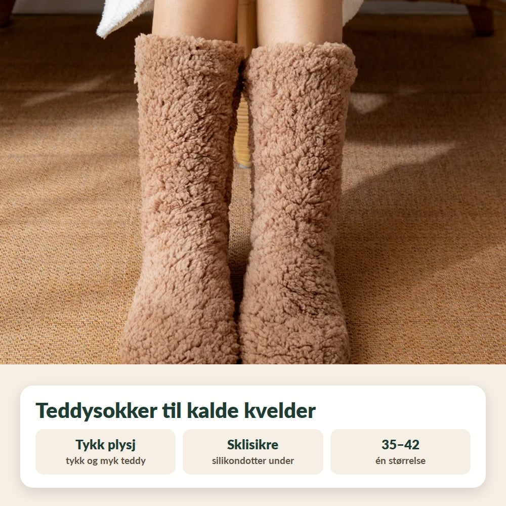 Teddysokker i tykk plysj med sklisikre silikondotter under, én størrelse 35–42