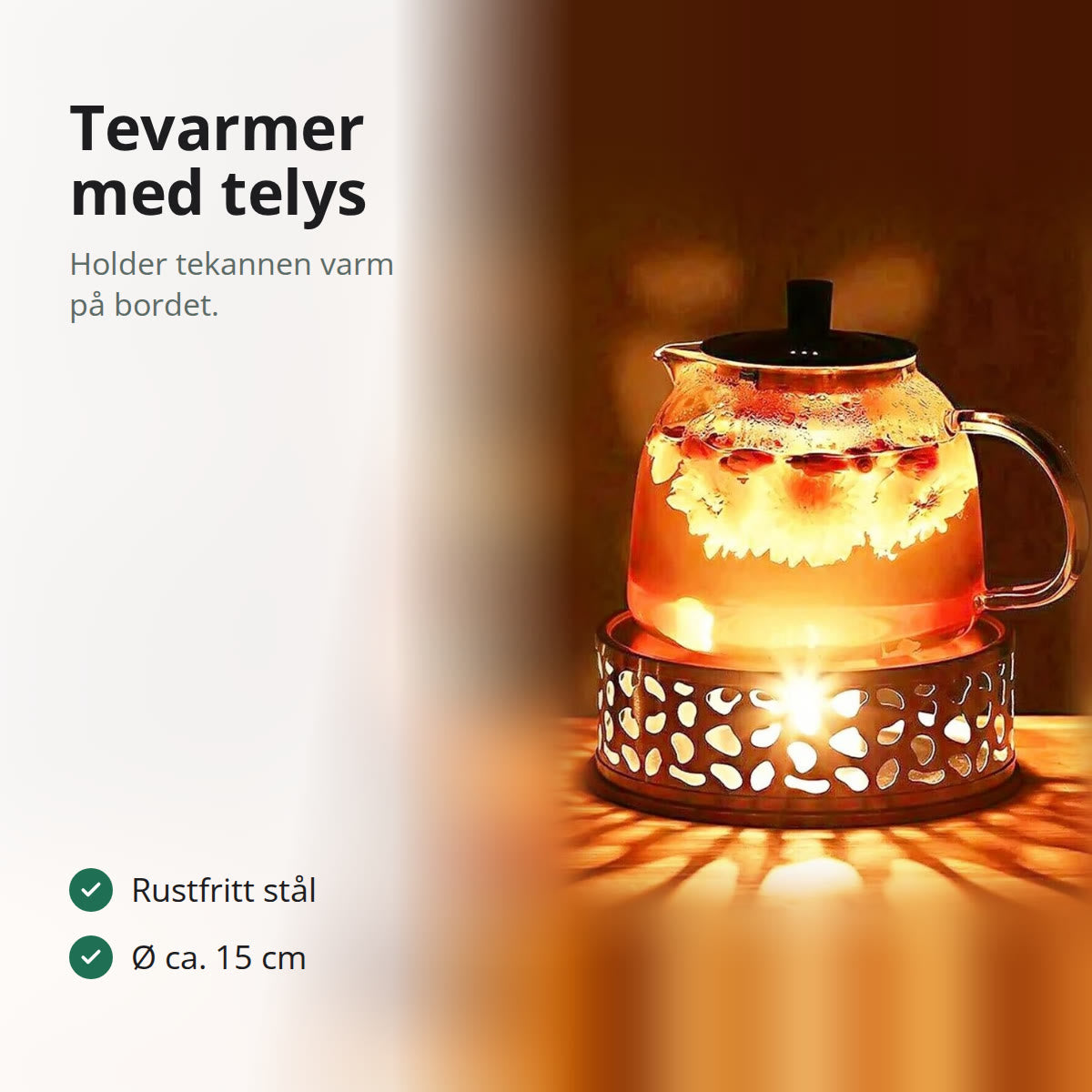 Tevarmer i rustfritt stål med tent telys under en glasskanne med te, lysmønster på bordet