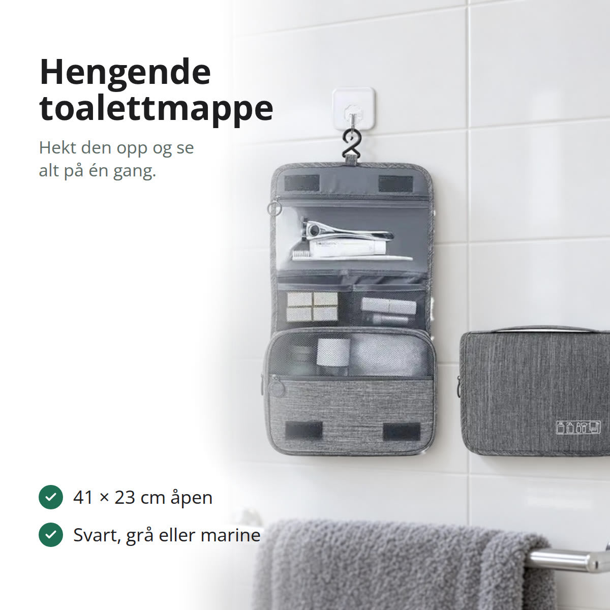 Grå hengende toalettmappe, åpen og lukket, hengt opp på en hvit flisvegg over en håndklestang