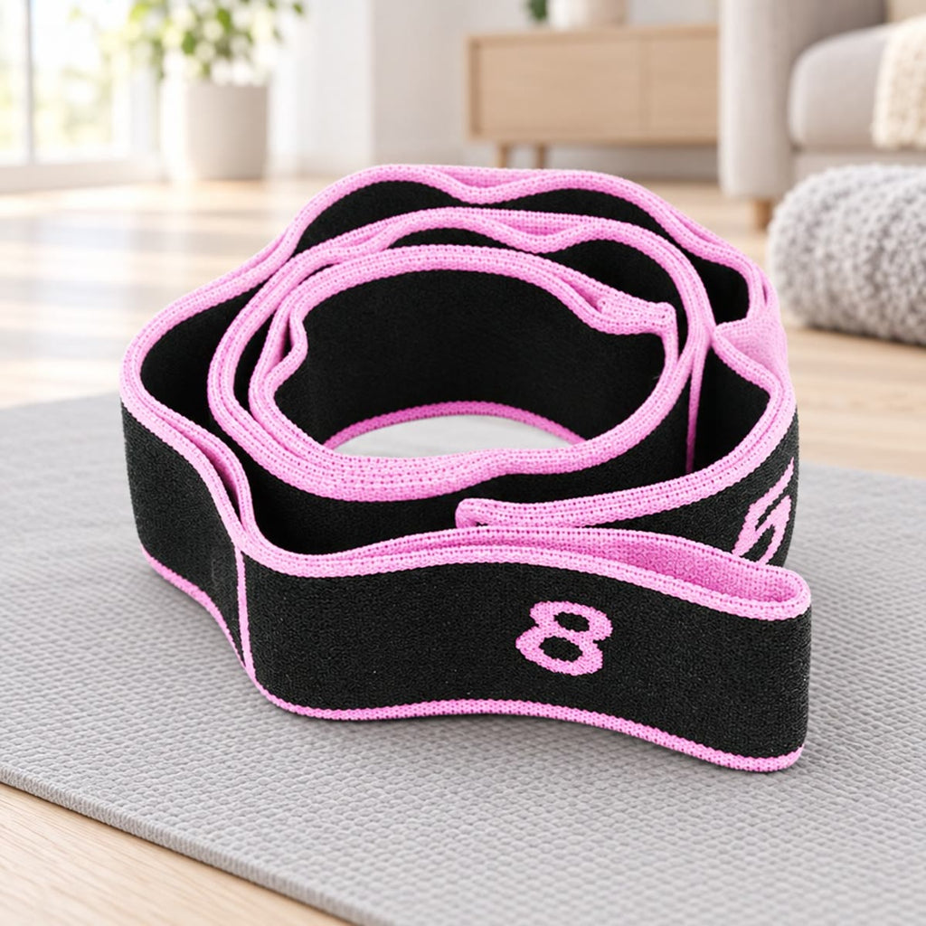 Rosa treningsstrikk rullet sammen på en grå yogamatte, med tallet åtte synlig