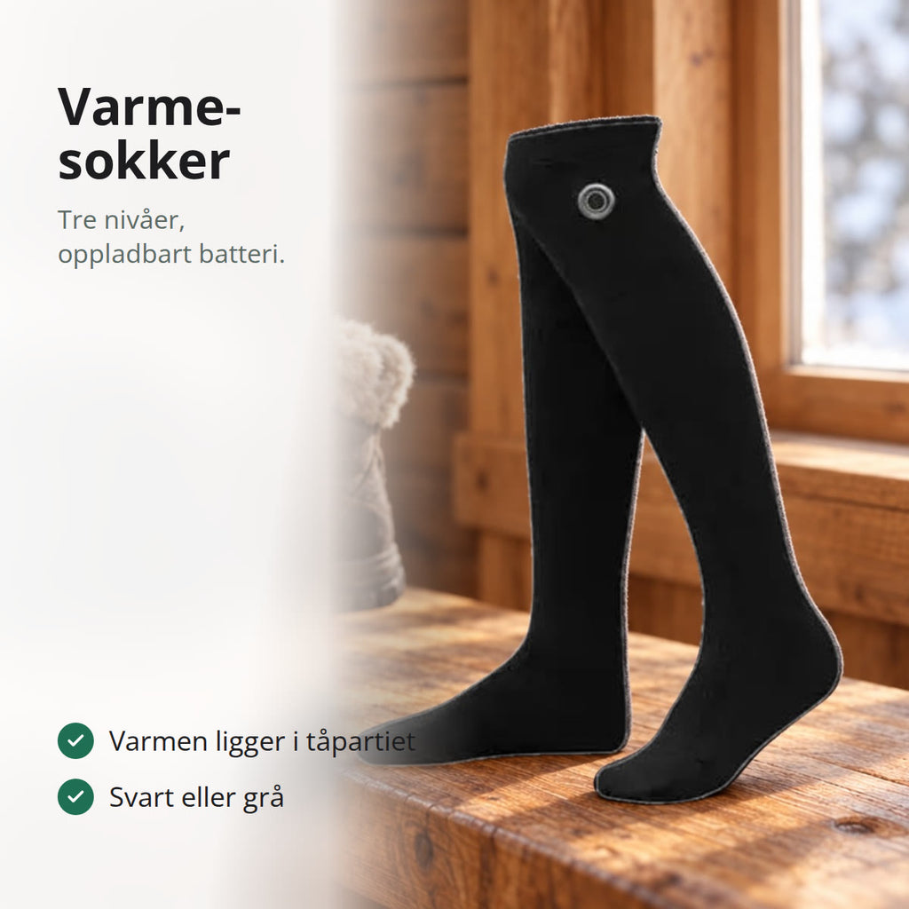Svarte varmesokker på en trebenk ved et par vintersko